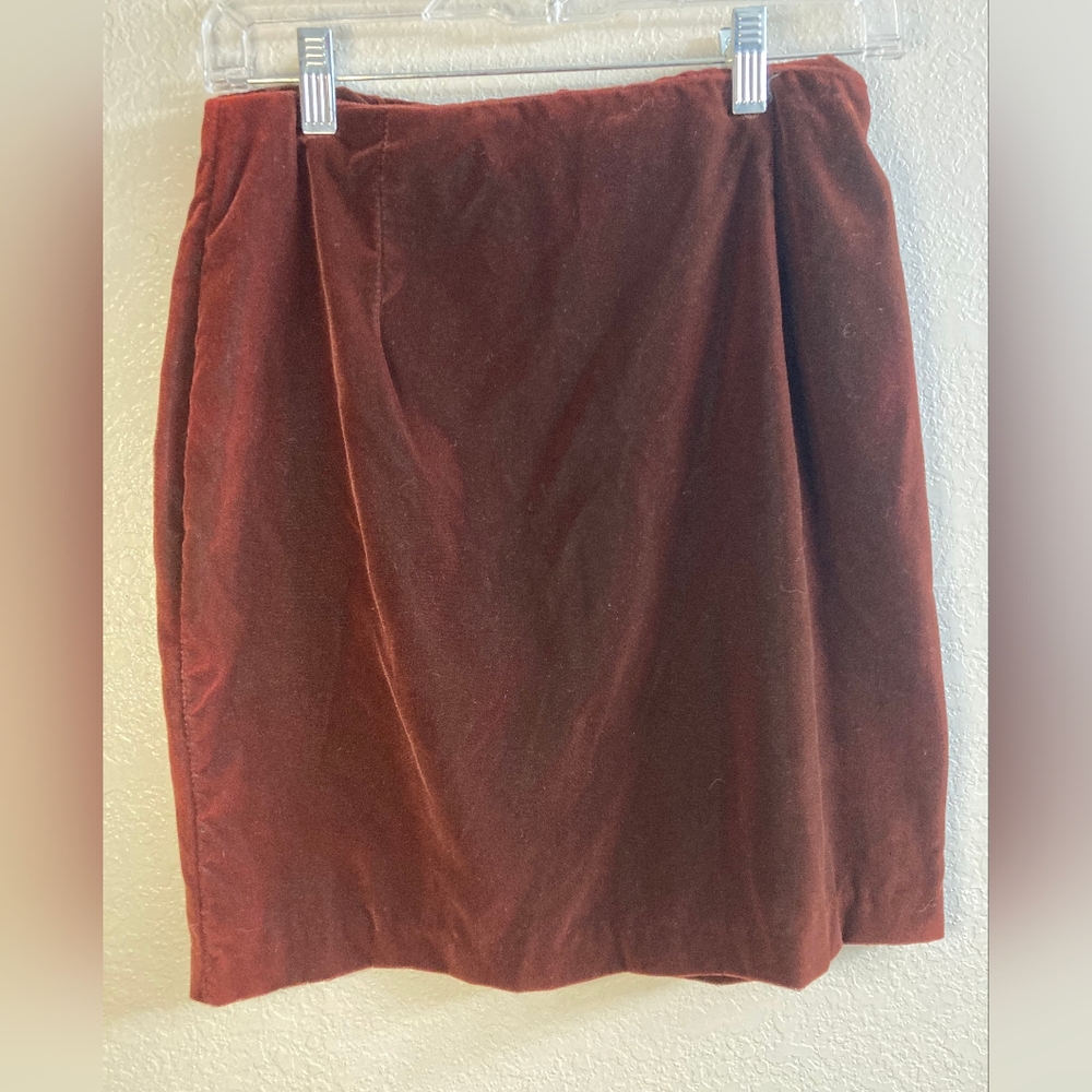 Velvety high-waisted mini skirt